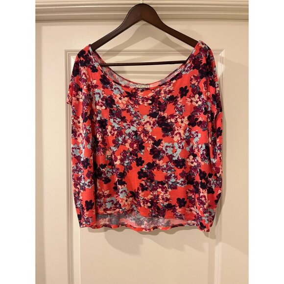 Kirra Red/Pink Flower Short Sleeve - Picture 1 of 3
